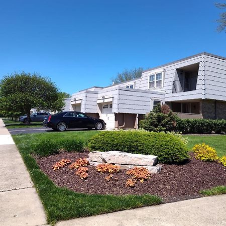 Large Room With Balcony In Private Home In Elk Grove Elk Grove Village Exterior foto